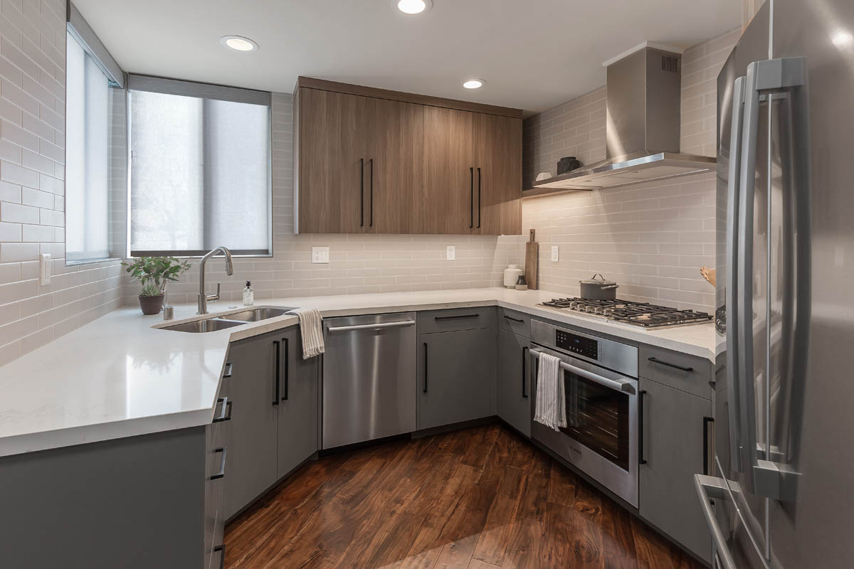 An L-shaped kitchen layout opens up otherwise cluttered spaces